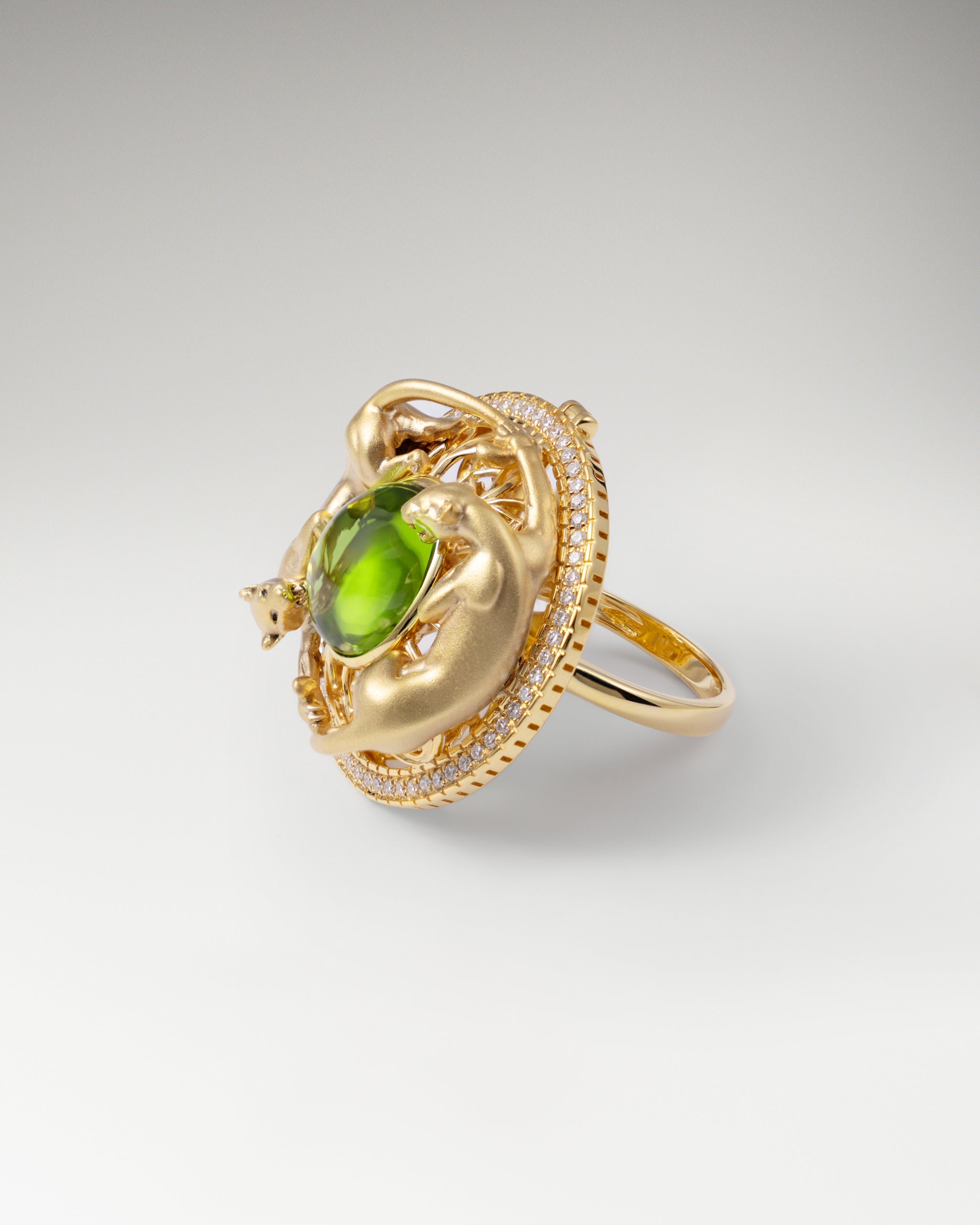 Twin Panthers Medallion Ring In Gold With Peridot And Diamonds