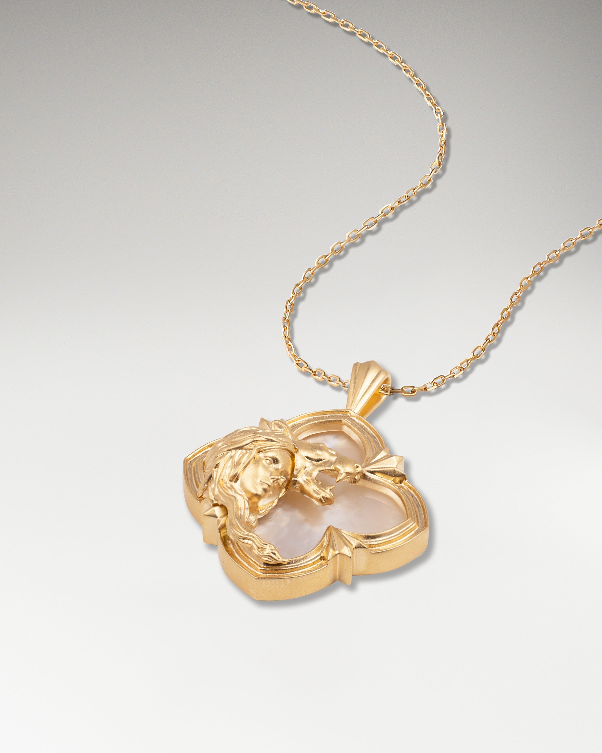 Wild Encounter Pendant Necklace In Gold With Nacre