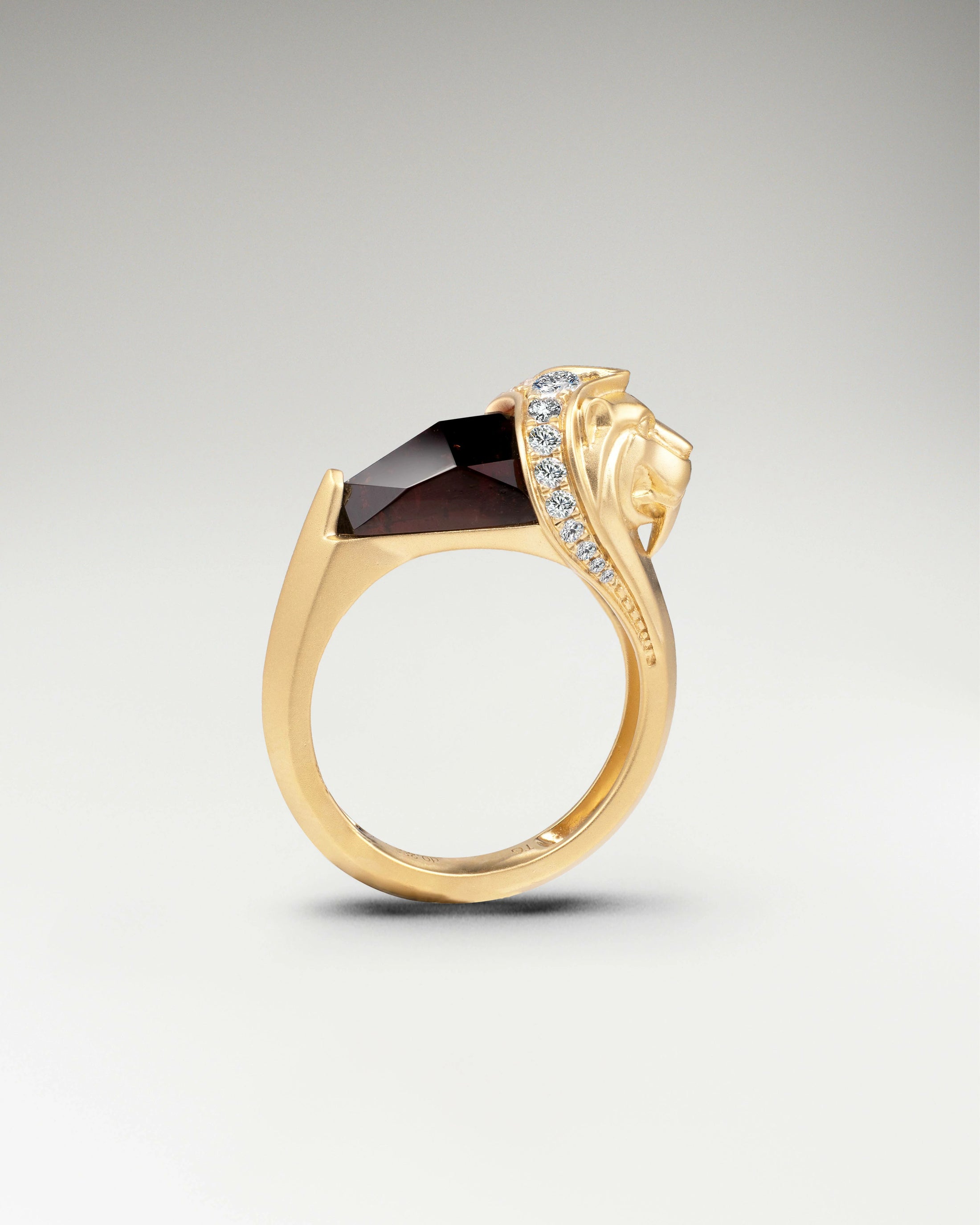 Lion Starlight Ring in 10k Gold with Diamonds