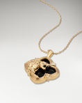 Charger l'image dans la visionneuse de la galerie, Wild Encounter Pendant Necklace In Gold With Black Agate
