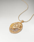 Cargar la imagen en la vista de la galería, Savanna Spirit Pendant In Gold With Nacre
