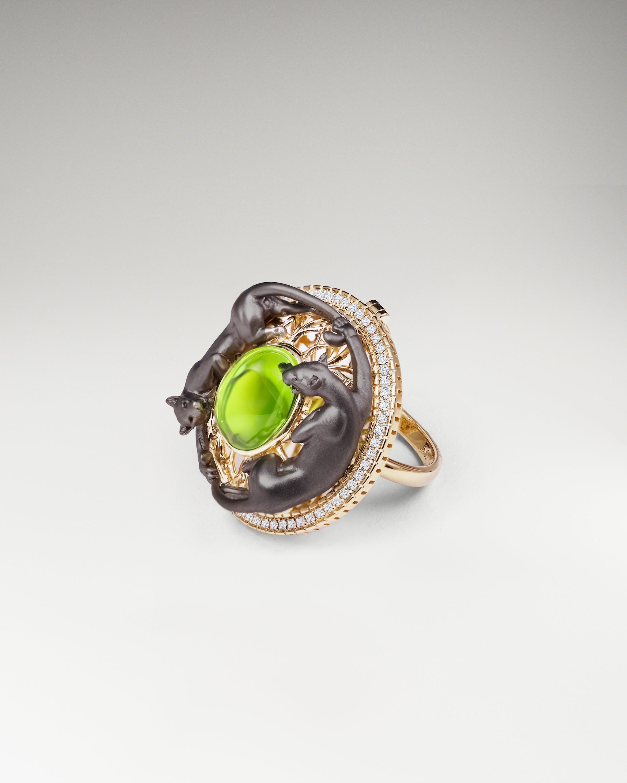 Twin Panthers Medallion Ring In Gold With Peridot And Diamonds