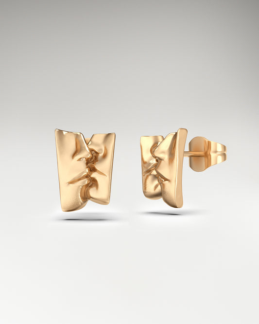 Golden Kissing Lips Ear Studs In Gold