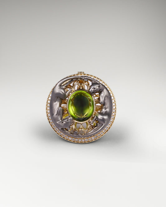 Twin Panthers Medallion Ring In Gold With Peridot And Diamonds