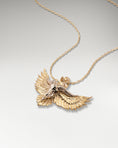 Carica l'immagine nel visualizzatore della galleria, Pampas Eagle Sculptural Pendant Necklace In Gold
