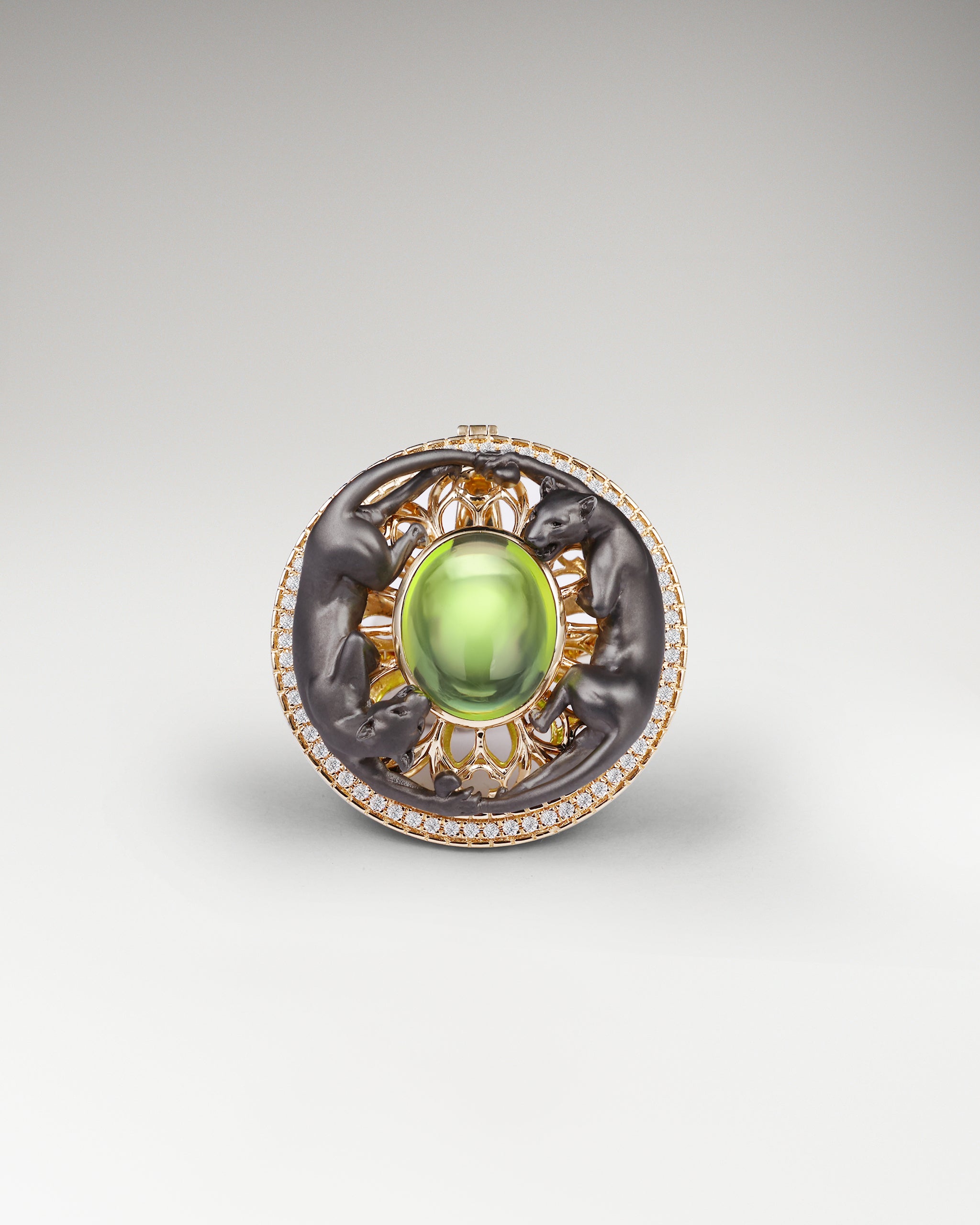 Twin Panthers Medallion Ring In Gold With Peridot And Diamonds