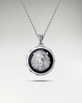 Gallery viewerに画像を読み込む, Abyss Lion Pendant Necklace In Sterling Silver With Black Agate
