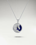 Charger l'image dans la visionneuse de la galerie, Horse Sculpture Pendant In Sterling Silver With Lapis Lazuli
