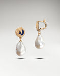 Gallery viewerに画像を読み込む, Horse Sculpture Dangle Earrings In Sterling Silver With Baroque Pearl
