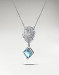 Cargar la imagen en la vista de la galería, The Leo Pendant Necklace In Gold With Aquamarine
