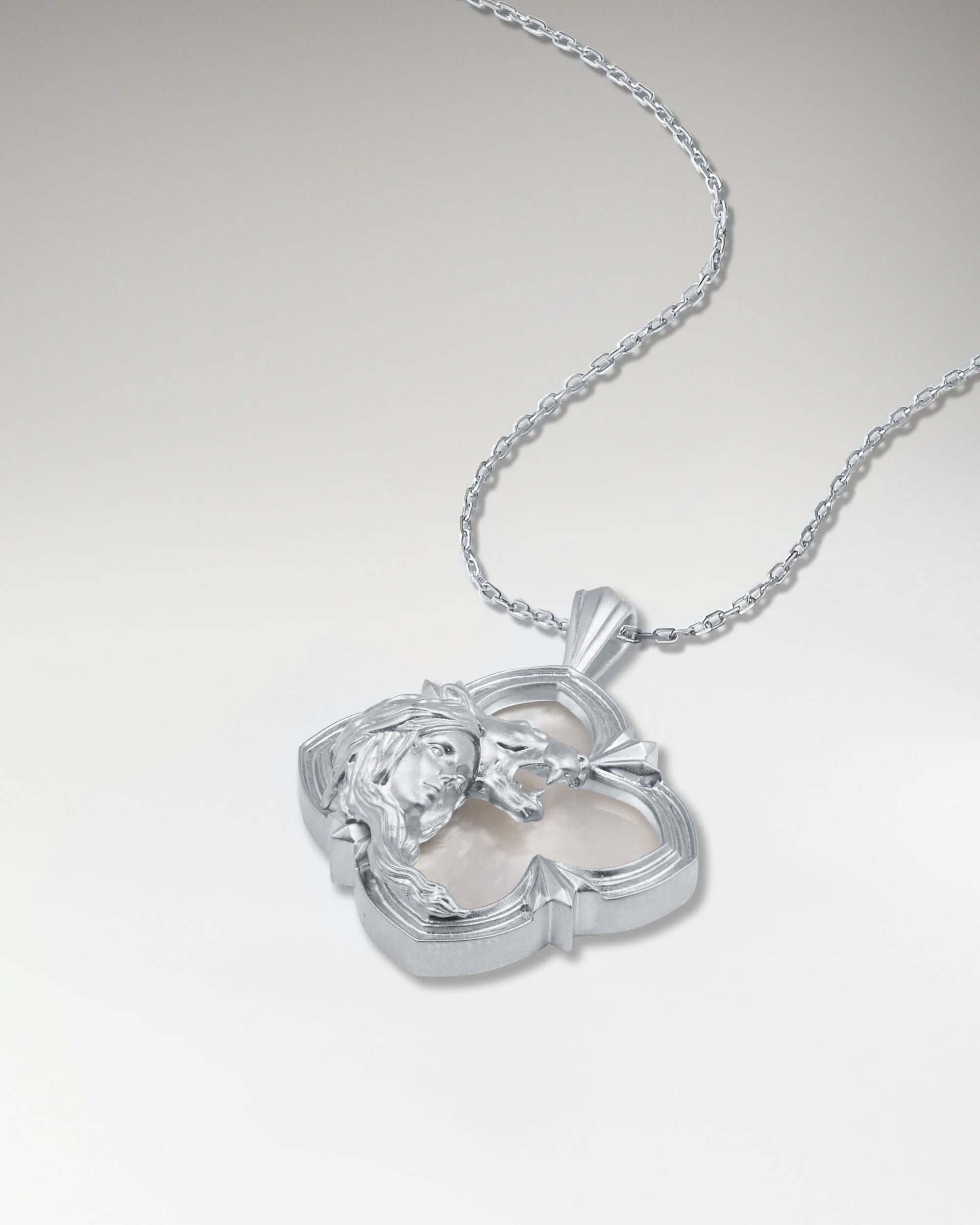 Wild Encounter Pendant Necklace In Sterling Silver With Nacre