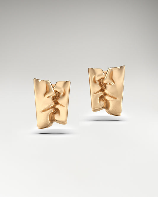 Golden Kissing Lips Ear Studs In Gold